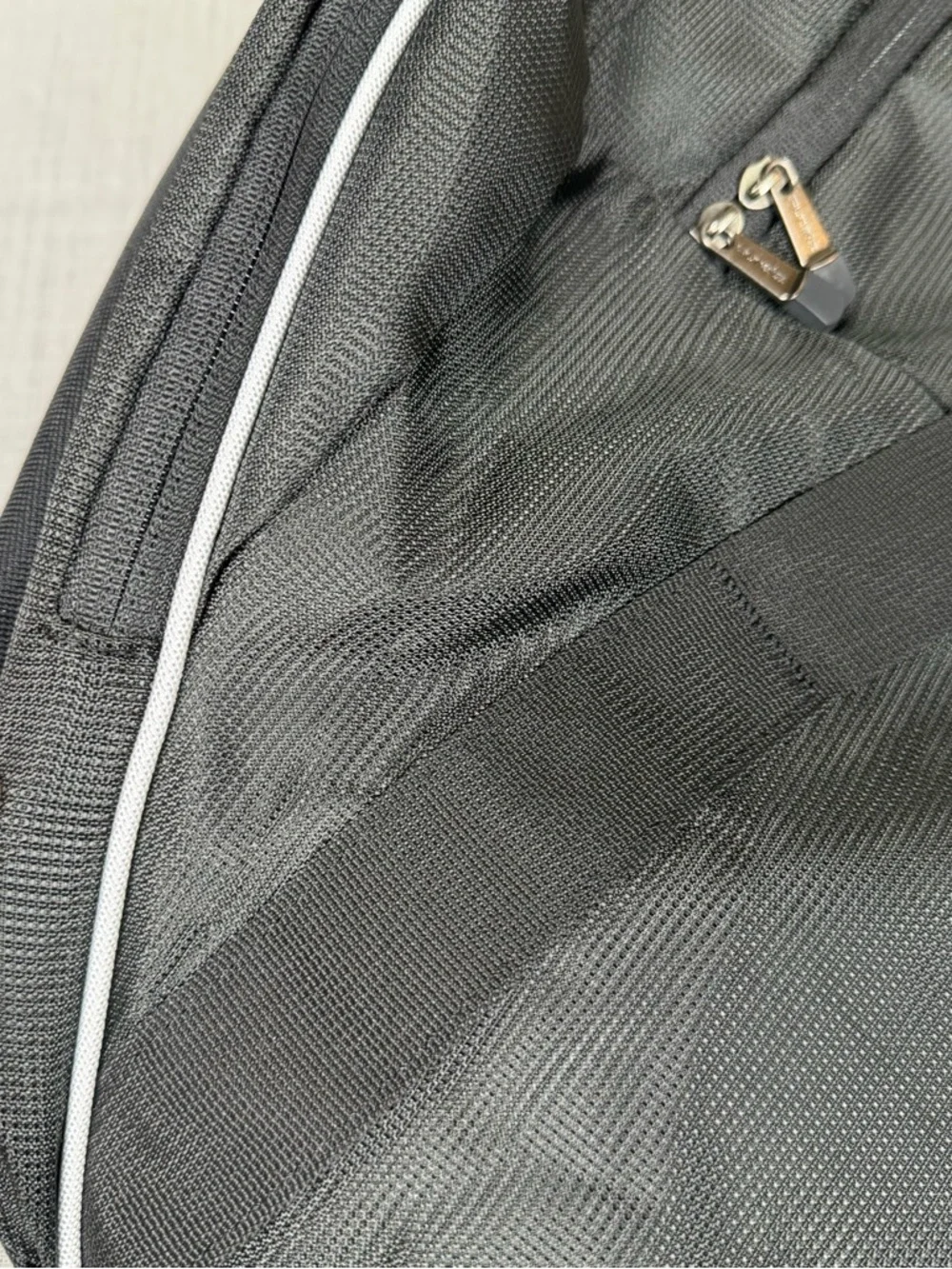 Runetz Gym Travel Black Duffle Bag with Carry Handles and Strap NWT
